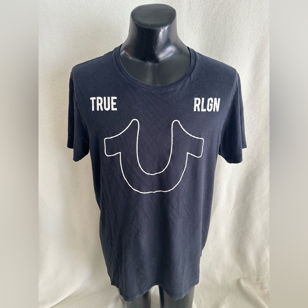 True Religion Tee Mens MEDIUM Navy Horseshoe Elongated  Established 2002 On Tail